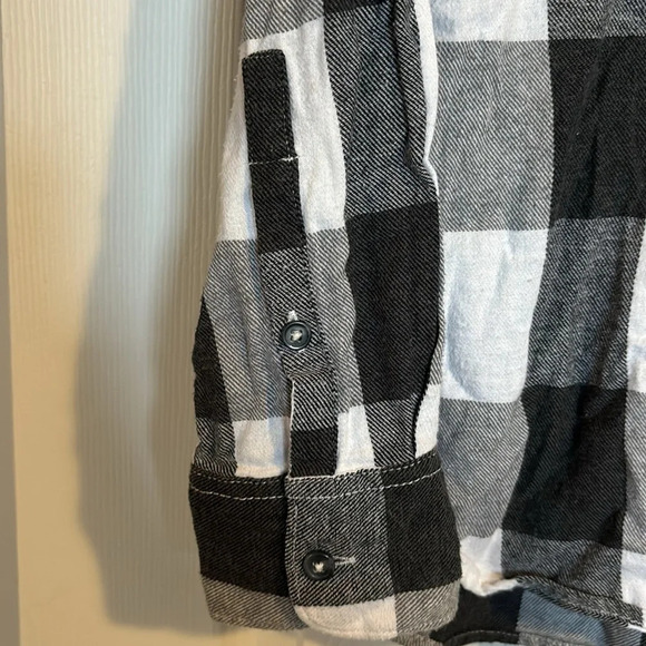 Woolrich women’s black and white flannel button down shirt size large - Picture 5 of 8